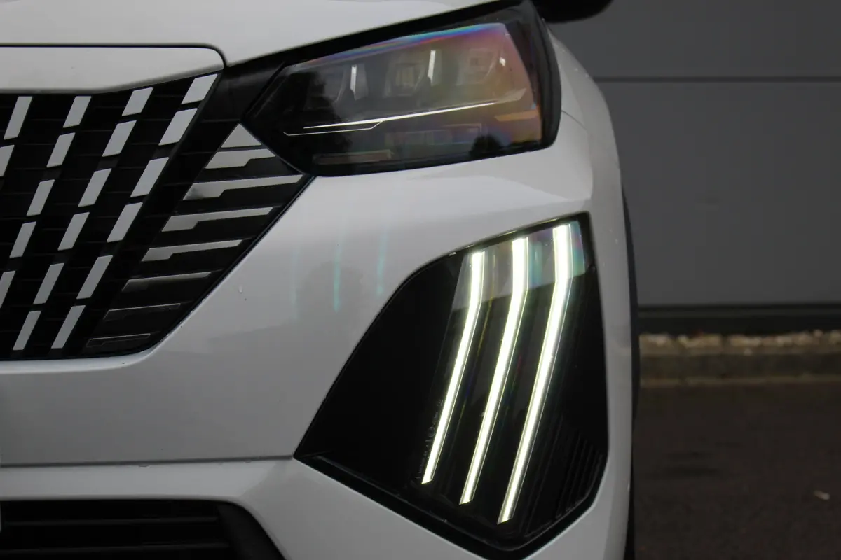 1.2 Hybrid 136 GT | Adap. Cruise C. | Camera | Keyless | Full LED | 17" LMV | Navi | Privacy Glass | Climate Control | Adap. Cruise C. | Camera | Keyless | Full LED | 17" LMV | Navi | Privac