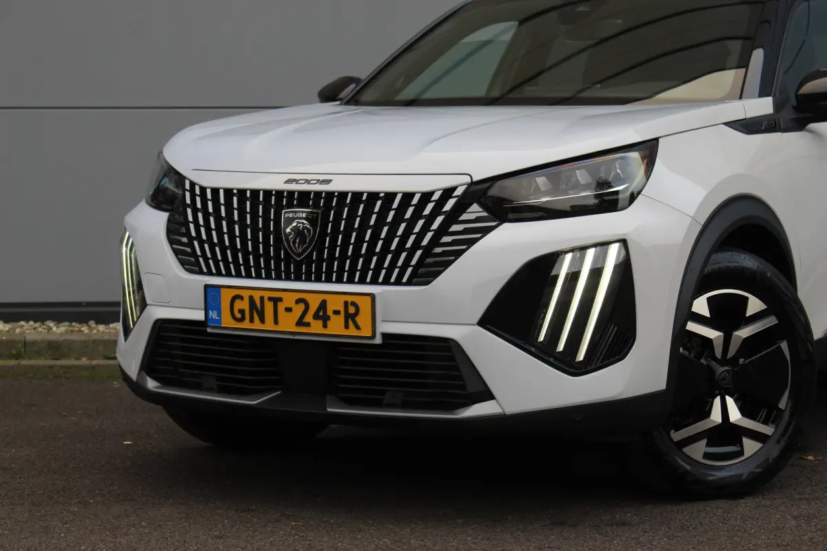 1.2 Hybrid 136 GT | Adap. Cruise C. | Camera | Keyless | Full LED | 17" LMV | Navi | Privacy Glass | Climate Control | Adap. Cruise C. | Camera | Keyless | Full LED | 17" LMV | Navi | Privac