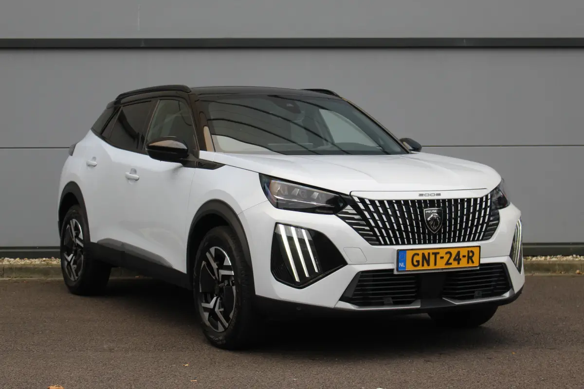 1.2 Hybrid 136 GT | Adap. Cruise C. | Camera | Keyless | Full LED | 17" LMV | Navi | Privacy Glass | Climate Control | Adap. Cruise C. | Camera | Keyless | Full LED | 17" LMV | Navi | Privac