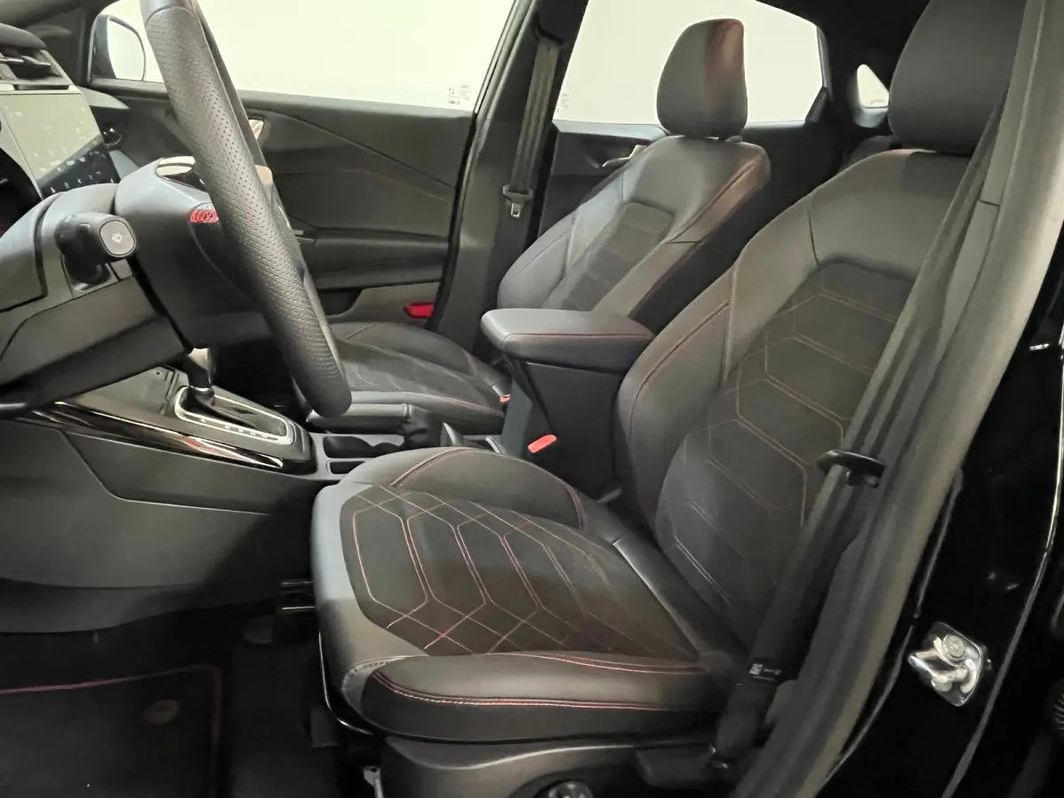 1.0 EcoBoost ST-Line X Automaat | 19" LMV | Achterspoiler | Half-lederen bekleding | Camera | Carplay draadloos | DEMO DEAL!