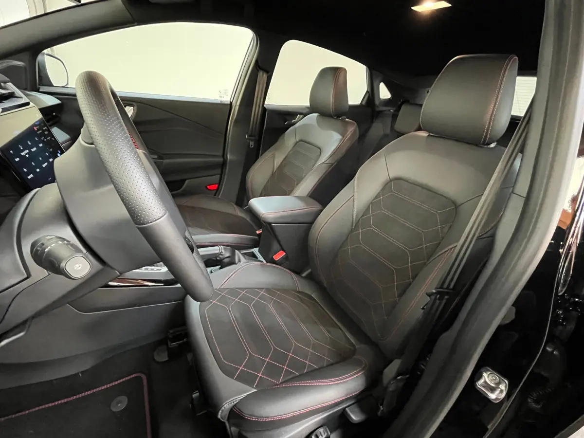 1.0 EcoBoost ST-Line X Automaat | 19" LMV | Achterspoiler | Half-lederen bekleding | Camera | Carplay draadloos | DEMO DEAL!