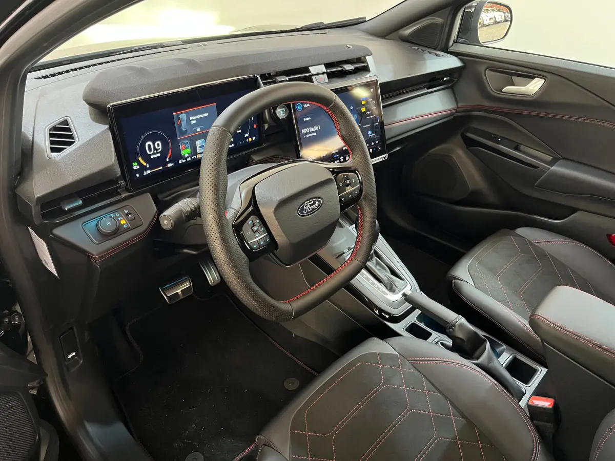 1.0 EcoBoost ST-Line X Automaat | 19" LMV | Achterspoiler | Half-lederen bekleding | Camera | Carplay draadloos | DEMO DEAL!