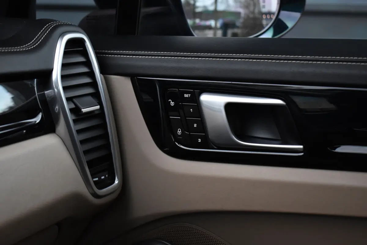 3.0 E-Hybrid 462pk Sport Chrono | Pano | Trekhaak | 360 Camera | Bose | Stuurverwarming | Luchtvering | Orig. NL |