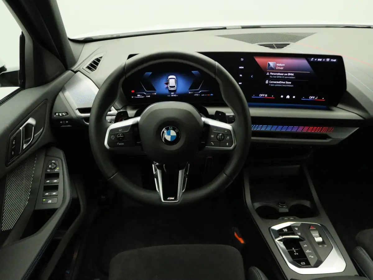 120 M Sportpakket | Premium Pack | Achteruitrijcamera | Driving Assistant | Parking Assistant | 18''