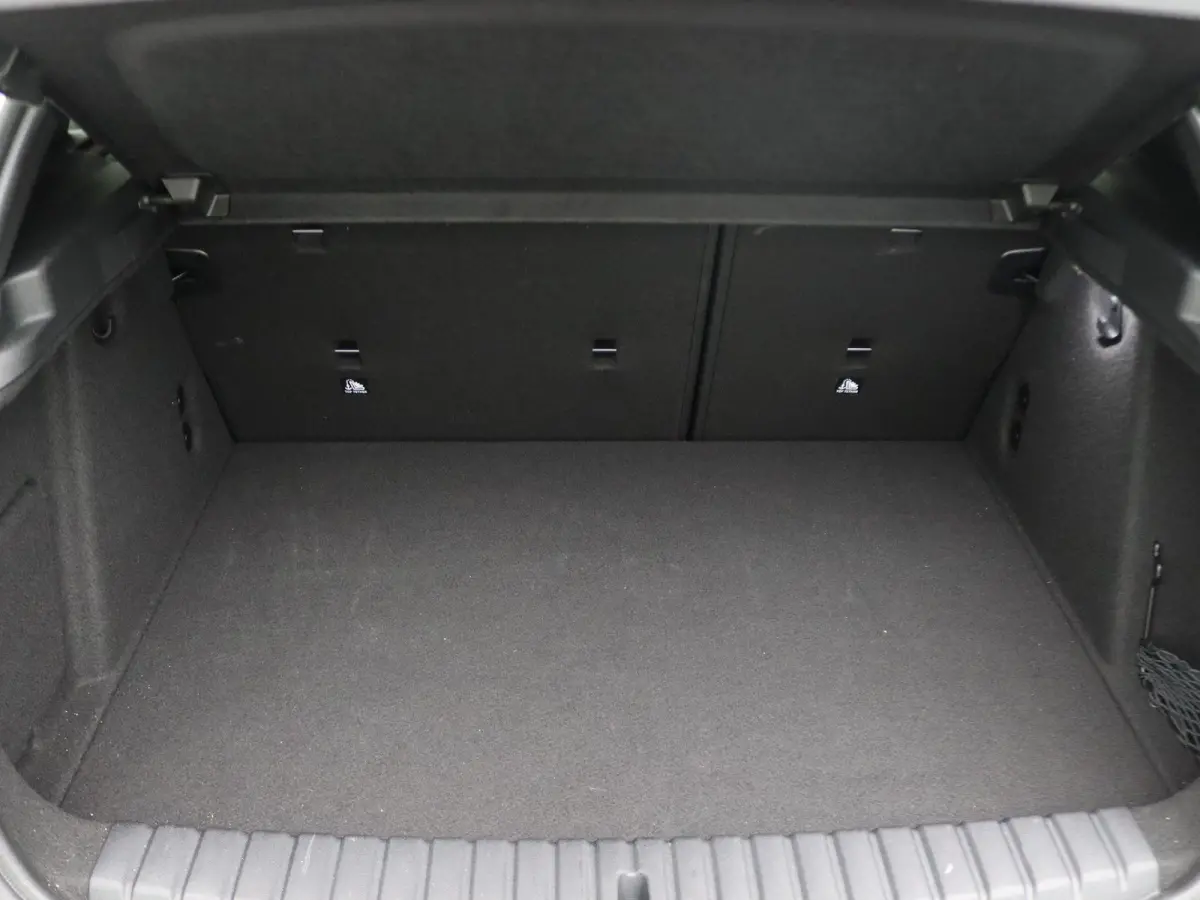 120 M Sportpakket | Premium Pack | Achteruitrijcamera | Driving Assistant | Parking Assistant | 18''