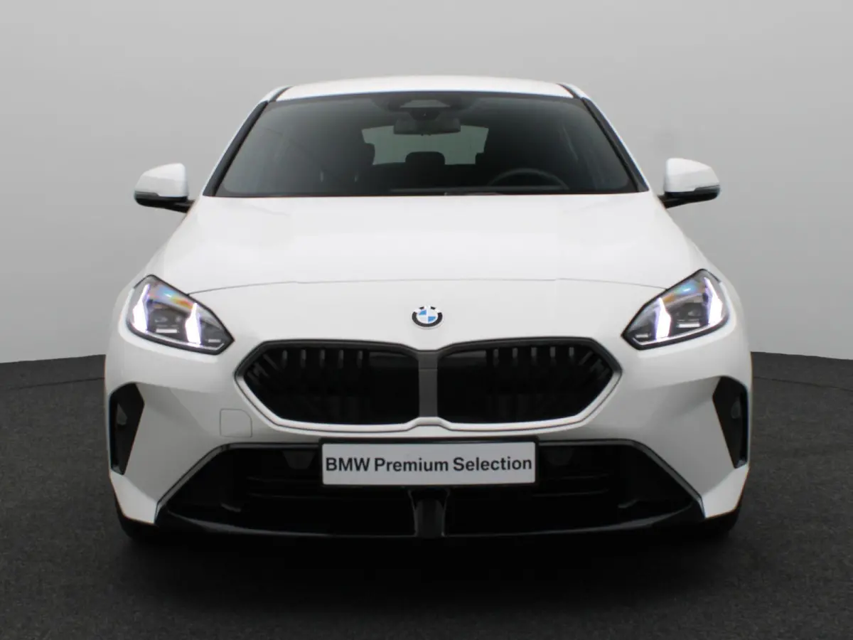 120 M Sportpakket | Premium Pack | Achteruitrijcamera | Driving Assistant | Parking Assistant | 18''