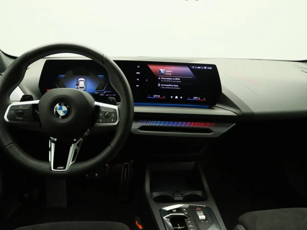 120 M Sportpakket | Premium Pack | Achteruitrijcamera | Driving Assistant | Parking Assistant | 18''
