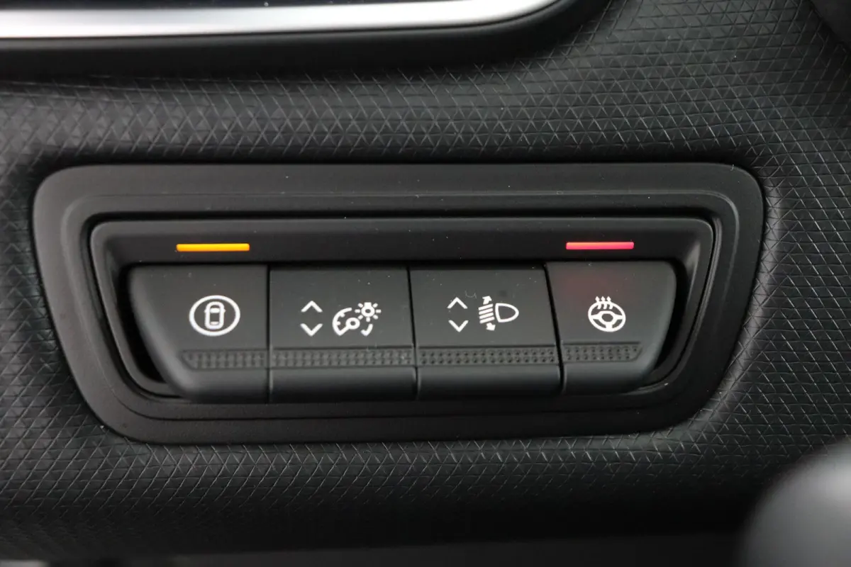 1.0T MT Instyle | Adapt. Cruise | Stoel- & Stuurverw. | BOSE Audio | Parkeercamera |