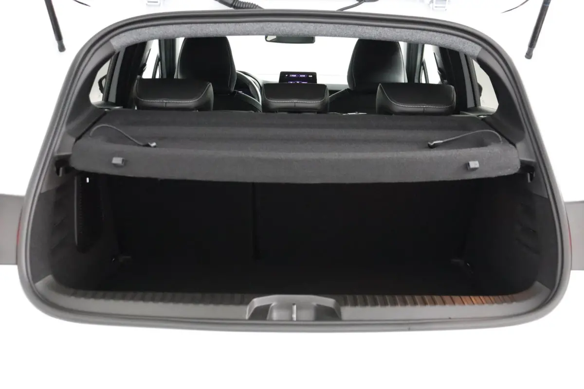 1.0T MT Instyle | Adapt. Cruise | Stoel- & Stuurverw. | BOSE Audio | Parkeercamera |
