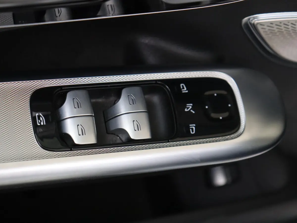 350 4Matic AMG Line 91 kWh Luchtvering / Head-Updisplay / 360Graden-Camera / Panorama-schuifdak / Memory-Stoelen / Night-Pakket /