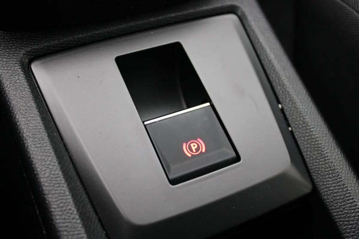 Edition 44 kWh / Navigatie / Camera / Parkeersensoren / Draadloos telefoonlader / DAB / LED