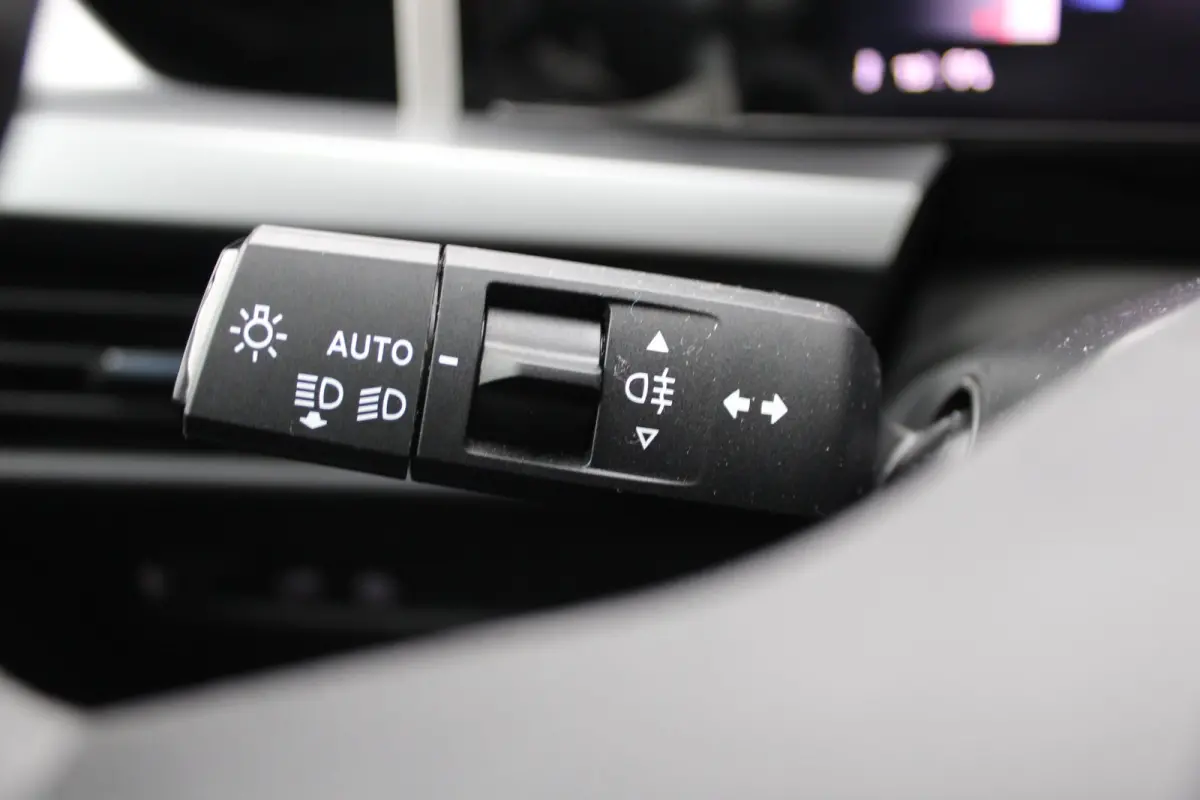 Edition 44 kWh / Navigatie / Camera / Parkeersensoren / Draadloos telefoonlader / DAB / LED