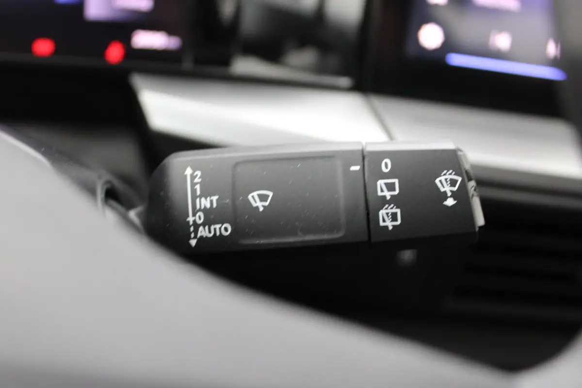 Edition 44 kWh / Navigatie / Camera / Parkeersensoren / Draadloos telefoonlader / DAB / LED