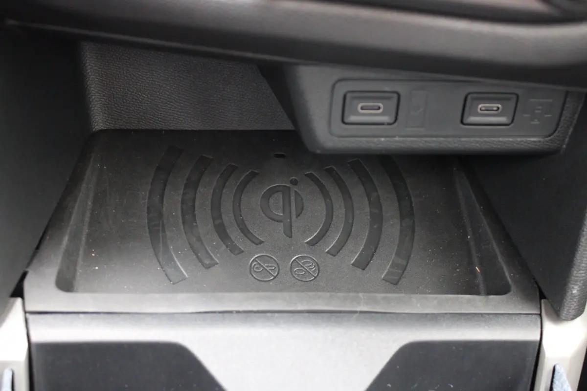 Edition 44 kWh / Navigatie / Camera / Parkeersensoren / Draadloos telefoonlader / DAB / LED