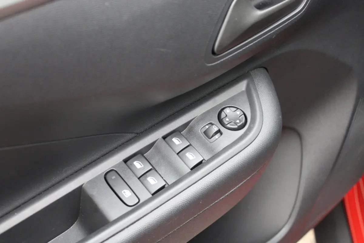 Edition 44 kWh / Navigatie / Camera / Parkeersensoren / Draadloos telefoonlader / DAB / LED