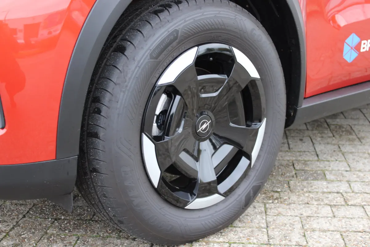 Edition 44 kWh / Navigatie / Camera / Parkeersensoren / Draadloos telefoonlader / DAB / LED