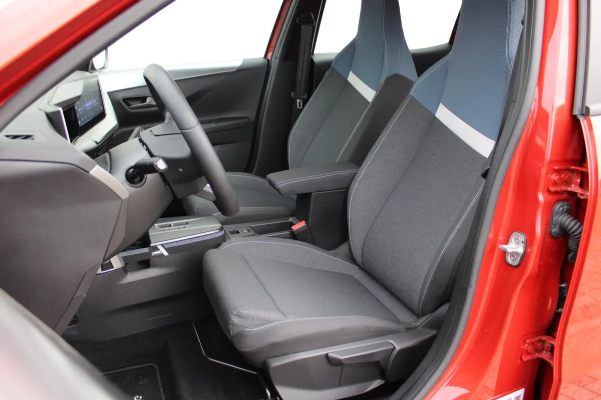 Edition 44 kWh / Navigatie / Camera / Parkeersensoren / Draadloos telefoonlader / DAB / LED