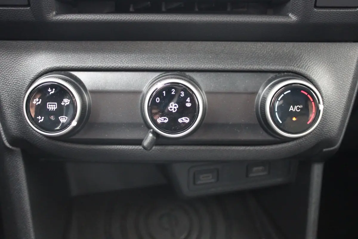 Edition 44 kWh / Navigatie / Camera / Parkeersensoren / Draadloos telefoonlader / DAB / LED