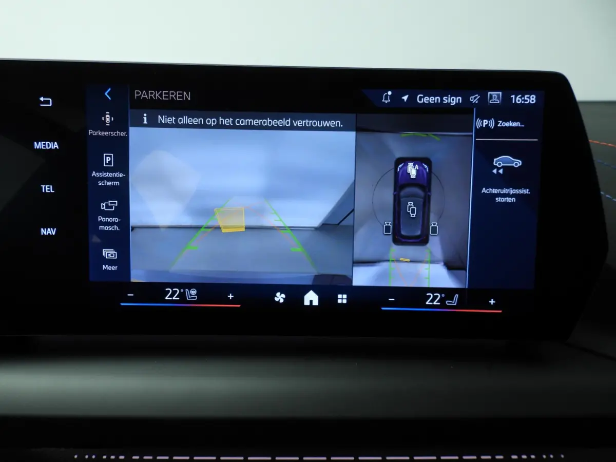 5-deurs 120 | M-Sportpakket | LED | HUD | Active cruise | Panoramadak | Trekhaak | Keyles go | DAB | Harman-kardon sound | Alu 19 inch
