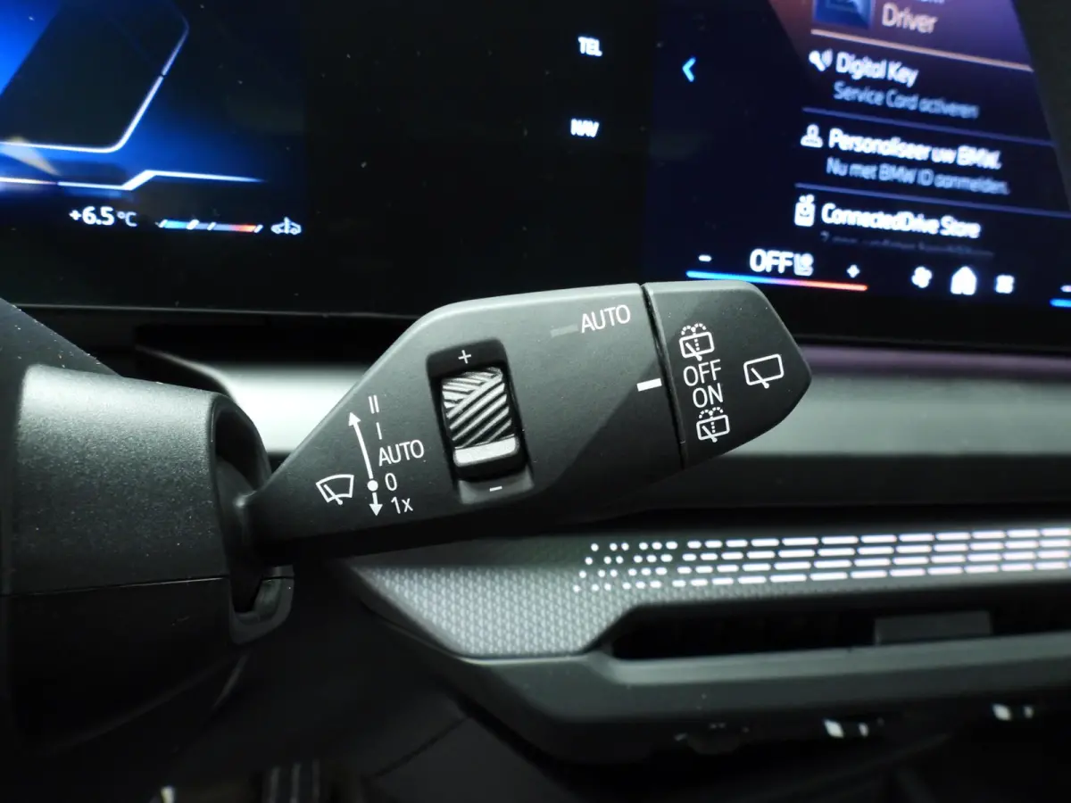 5-deurs 120 | M-Sportpakket | LED | HUD | Active cruise | Panoramadak | Trekhaak | Keyles go | DAB | Harman-kardon sound | Alu 19 inch