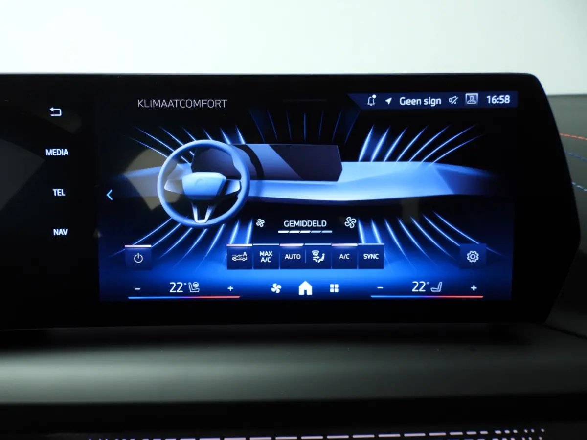 5-deurs 120 | M-Sportpakket | LED | HUD | Active cruise | Panoramadak | Trekhaak | Keyles go | DAB | Harman-kardon sound | Alu 19 inch
