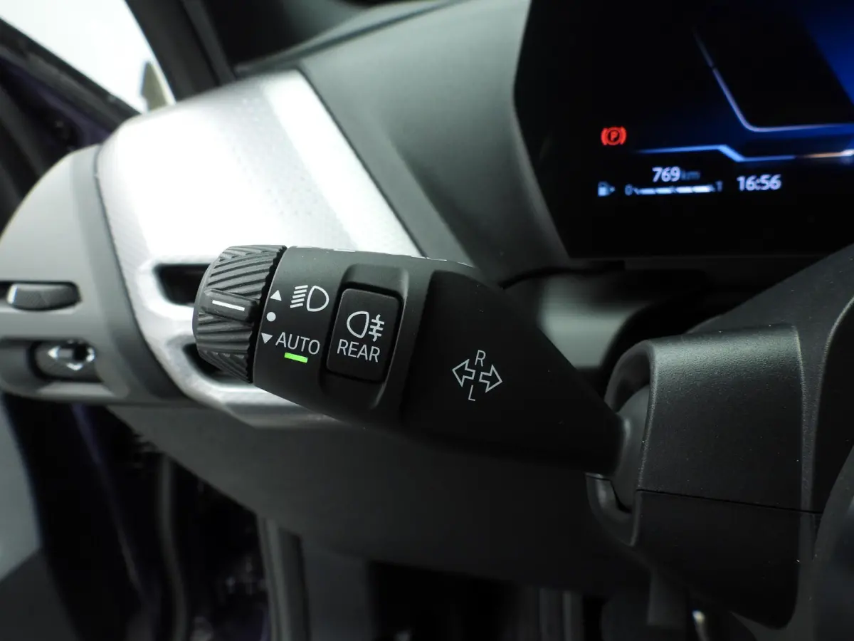 5-deurs 120 | M-Sportpakket | LED | HUD | Active cruise | Panoramadak | Trekhaak | Keyles go | DAB | Harman-kardon sound | Alu 19 inch