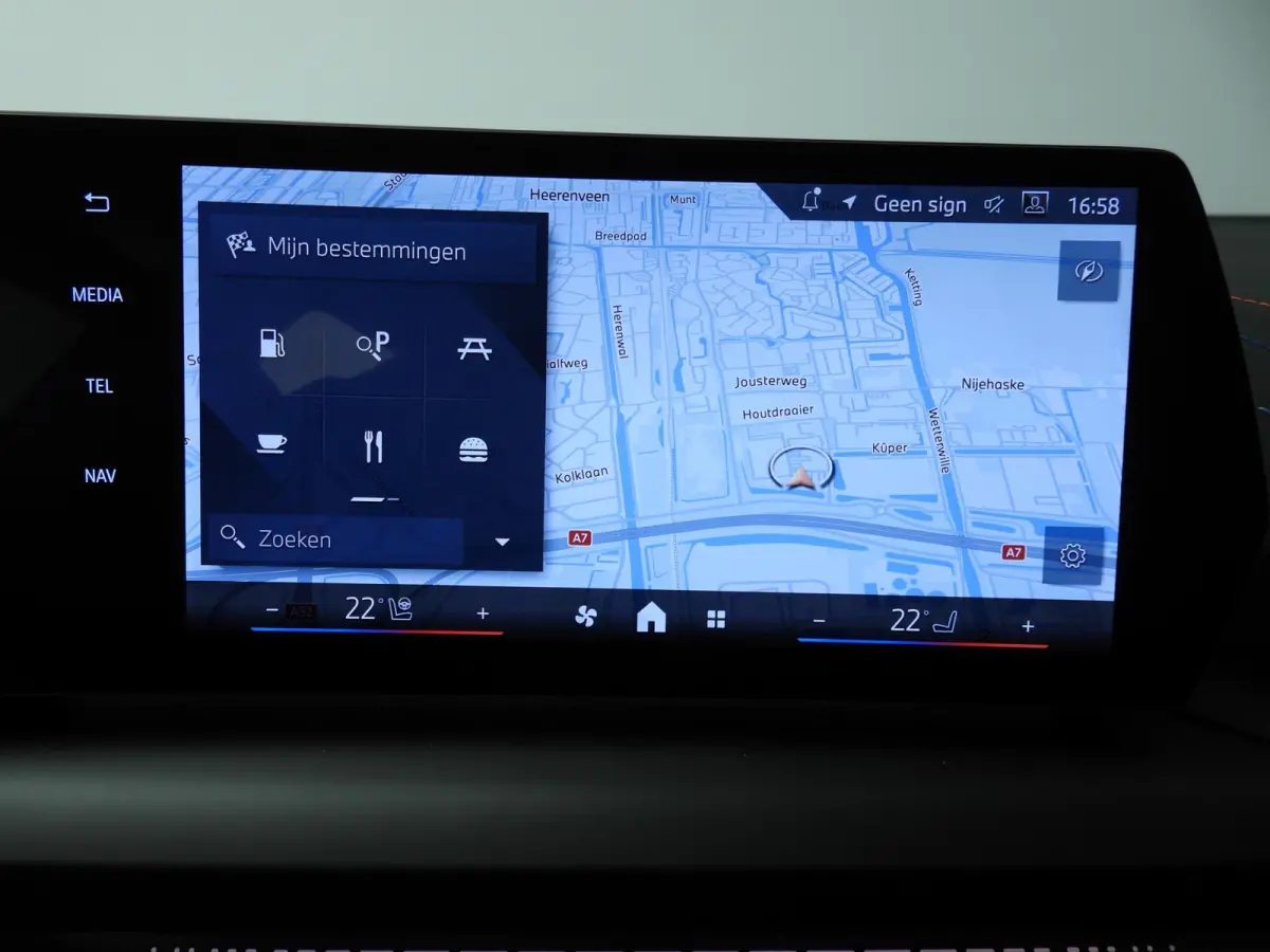 5-deurs 120 | M-Sportpakket | LED | HUD | Active cruise | Panoramadak | Trekhaak | Keyles go | DAB | Harman-kardon sound | Alu 19 inch