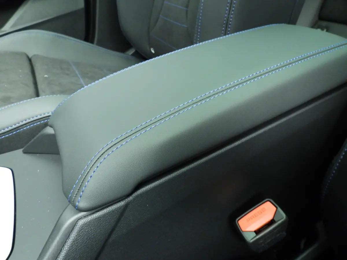 5-deurs 120 | M-Sportpakket | LED | HUD | Active cruise | Panoramadak | Trekhaak | Keyles go | DAB | Harman-kardon sound | Alu 19 inch