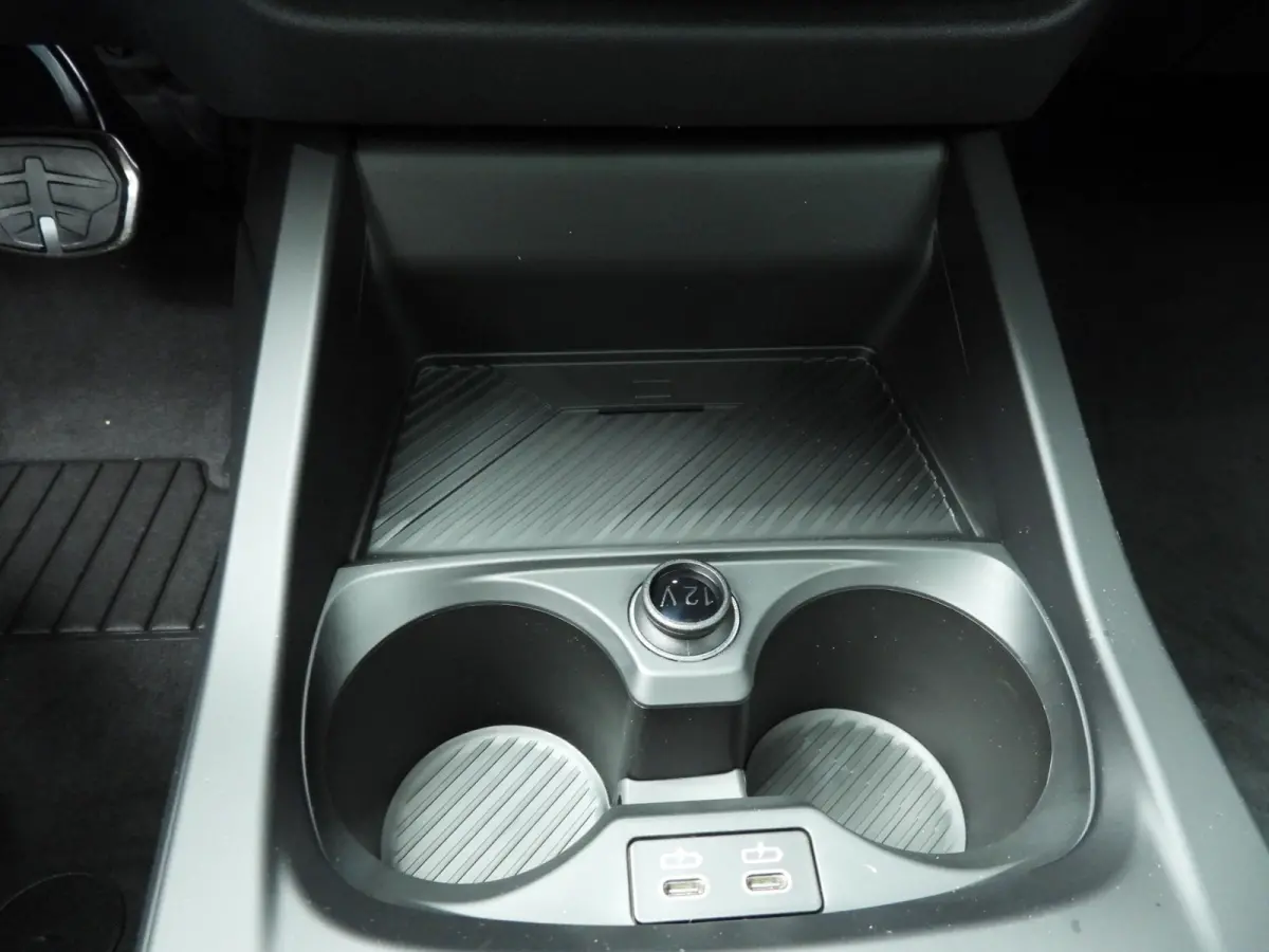 5-deurs 120 | M-Sportpakket | LED | HUD | Active cruise | Panoramadak | Trekhaak | Keyles go | DAB | Harman-kardon sound | Alu 19 inch