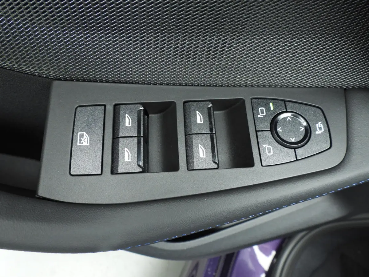 5-deurs 120 | M-Sportpakket | LED | HUD | Active cruise | Panoramadak | Trekhaak | Keyles go | DAB | Harman-kardon sound | Alu 19 inch