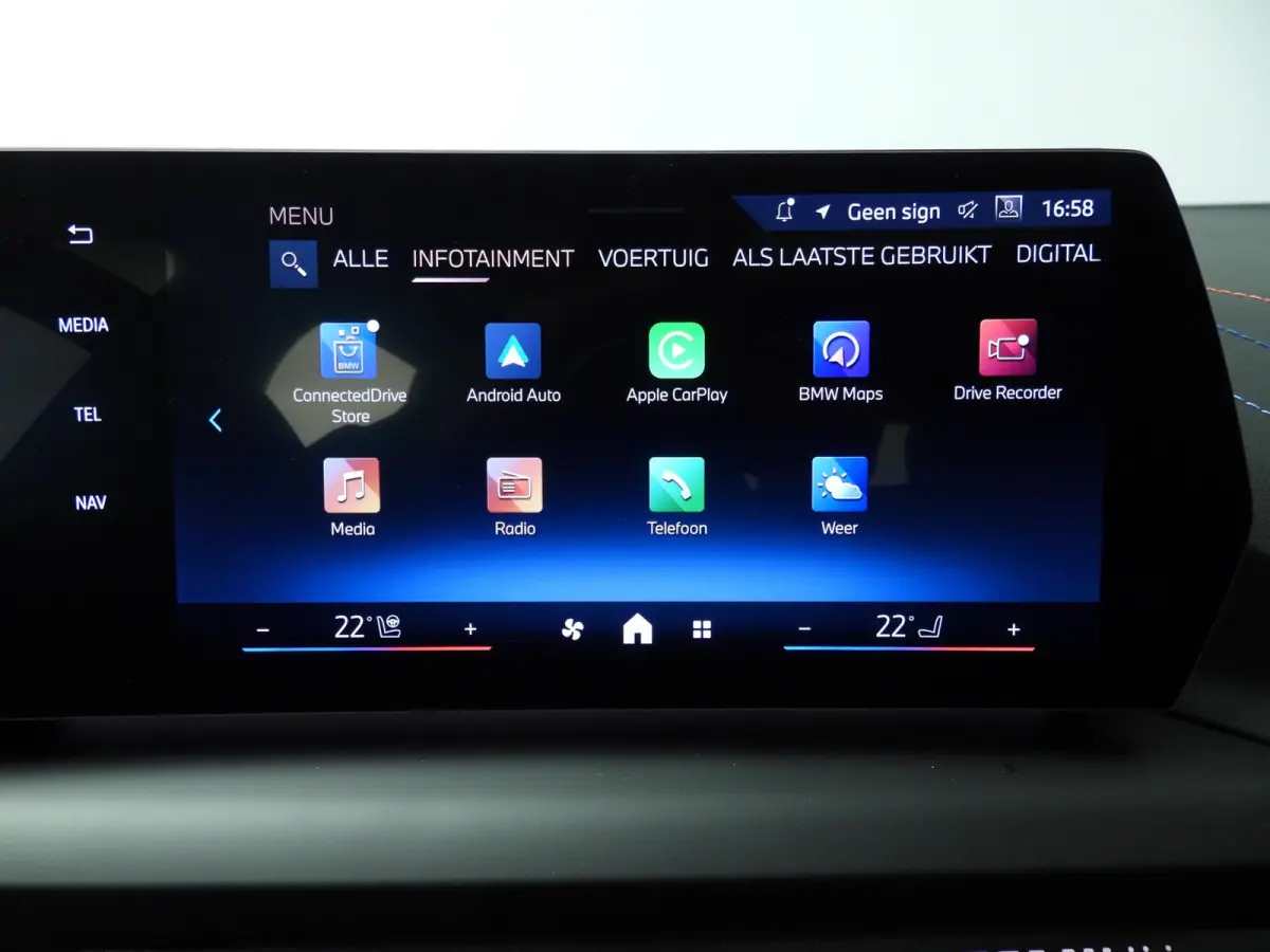 5-deurs 120 | M-Sportpakket | LED | HUD | Active cruise | Panoramadak | Trekhaak | Keyles go | DAB | Harman-kardon sound | Alu 19 inch