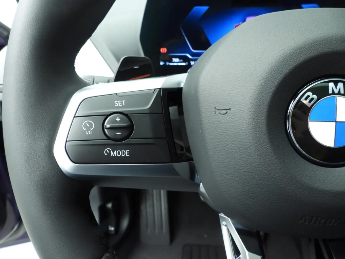 5-deurs 120 | M-Sportpakket | LED | HUD | Active cruise | Panoramadak | Trekhaak | Keyles go | DAB | Harman-kardon sound | Alu 19 inch