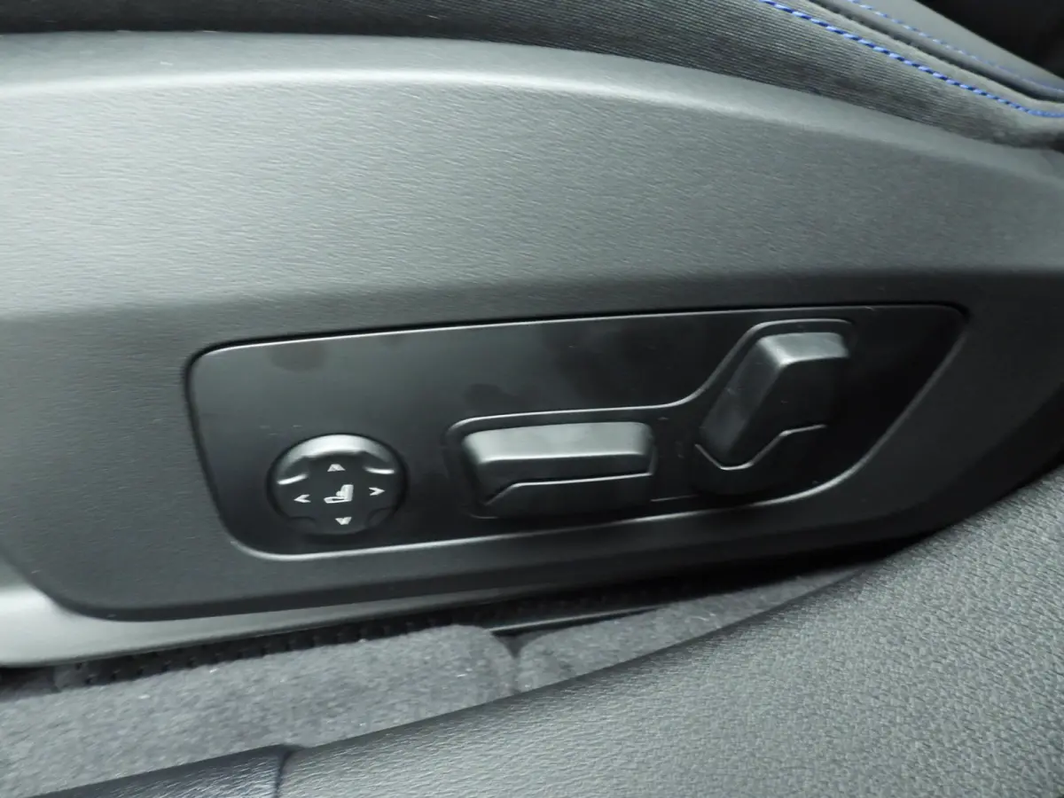 5-deurs 120 | M-Sportpakket | LED | HUD | Active cruise | Panoramadak | Trekhaak | Keyles go | DAB | Harman-kardon sound | Alu 19 inch