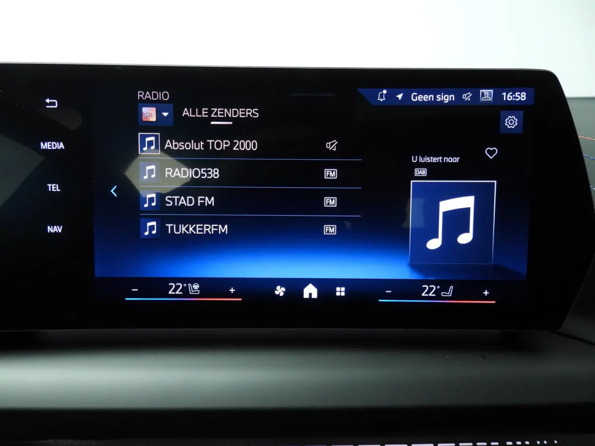 5-deurs 120 | M-Sportpakket | LED | HUD | Active cruise | Panoramadak | Trekhaak | Keyles go | DAB | Harman-kardon sound | Alu 19 inch