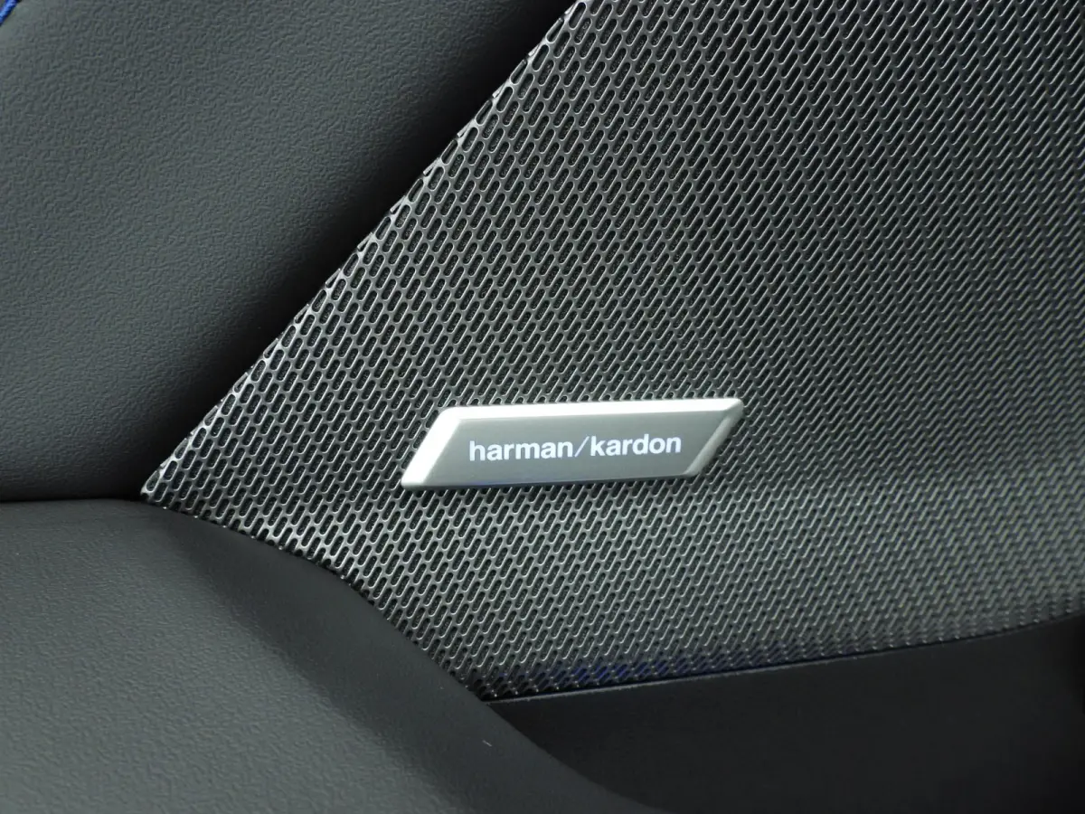 5-deurs 120 | M-Sportpakket | LED | HUD | Active cruise | Schuifdak | Trekhaak | DAB | Harman-kardon sound | Alu 19 inch