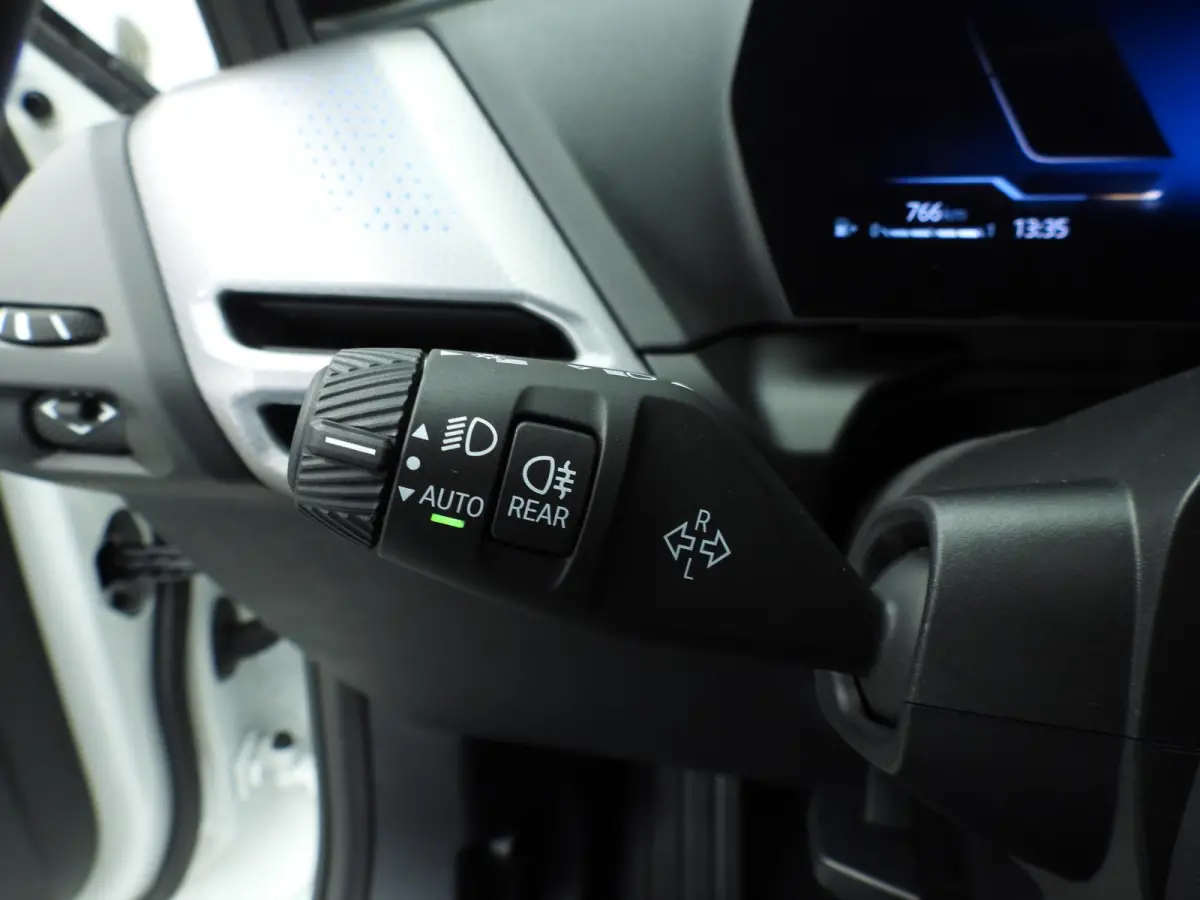 5-deurs 120 | M-Sportpakket | LED | HUD | Active cruise | Schuifdak | Trekhaak | DAB | Harman-kardon sound | Alu 19 inch
