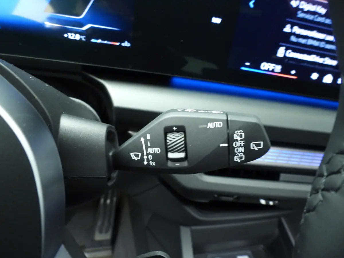 5-deurs 120 | M-Sportpakket | LED | HUD | Active cruise | Schuifdak | Trekhaak | DAB | Harman-kardon sound | Alu 19 inch