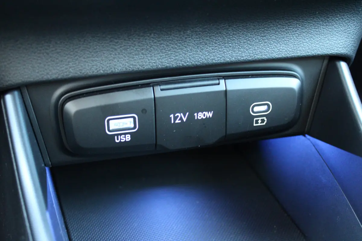 1.0 T-GDI Comfort | Adaptive Cruise Control | Parkeersensoren | Achteruitrijcamera | Navigatie | | Achteruitrijcamera | Autonomous Emergency Braking | Bluetooth telefoonvoorbereiding