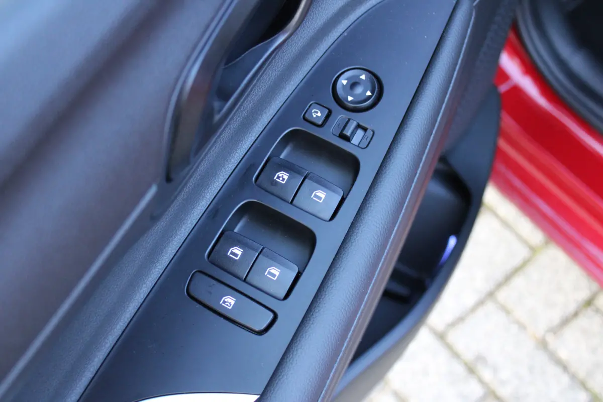 1.0 T-GDI Comfort | Adaptive Cruise Control | Parkeersensoren | Achteruitrijcamera | Navigatie | | Achteruitrijcamera | Autonomous Emergency Braking | Bluetooth telefoonvoorbereiding