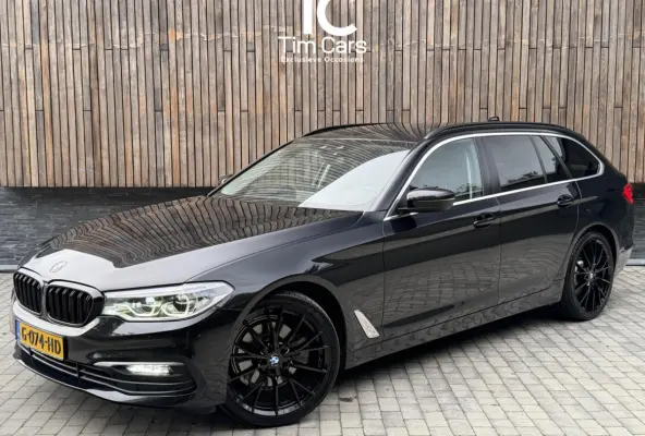 520i High Executive Automaat | Apple CarPlay | Leren bekleding | Stoelverwarming | LED verlichting | Comfortstoelen met memory-functie | Draadloze telefoonlader | Achteruitrijcamera