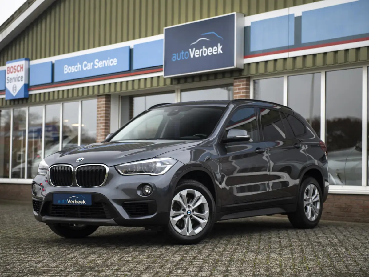 sDrive18iA Centennial Executive | LED | Navi | Trekhaak afneembaar | Stoelverwarming | Donker glas |