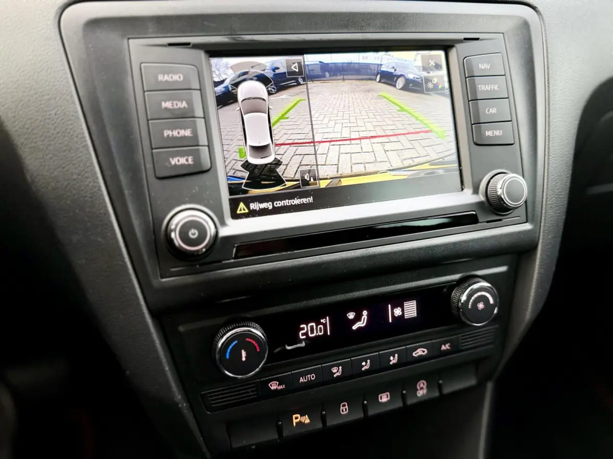 FR 1.4 TSI DSG Navi Camera DAB+ CarPlay NAP ✅