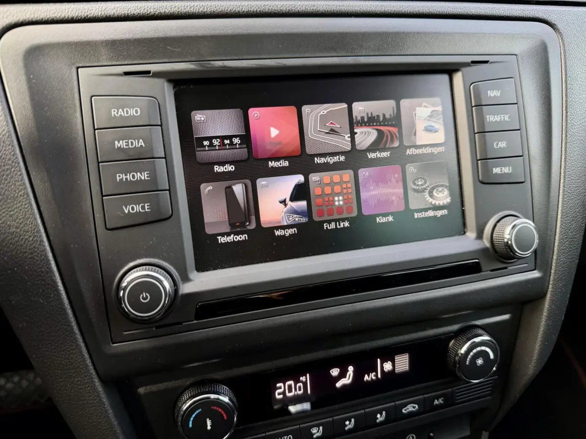 FR 1.4 TSI DSG Navi Camera DAB+ CarPlay NAP ✅