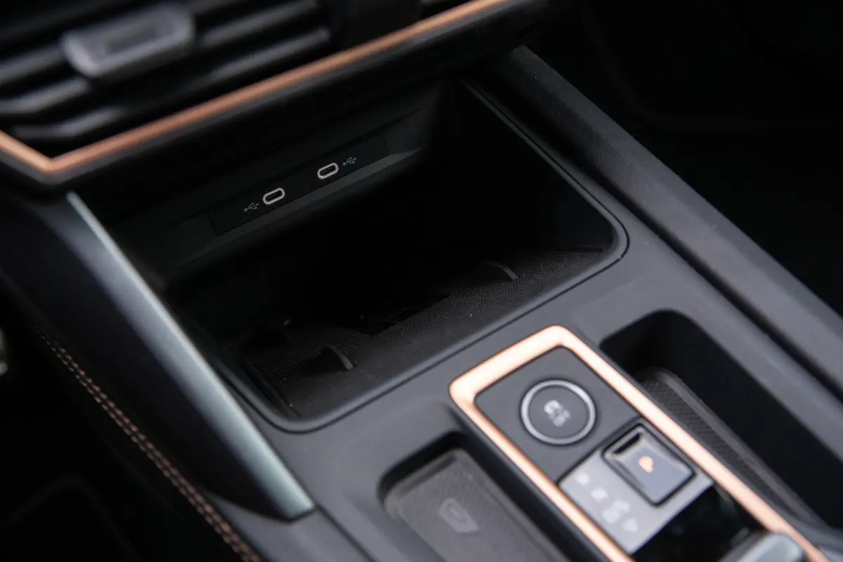 1.5 eTSI Business Edition Plus , Adap. cruise, Sfeerverlichting, Groot Scherm,