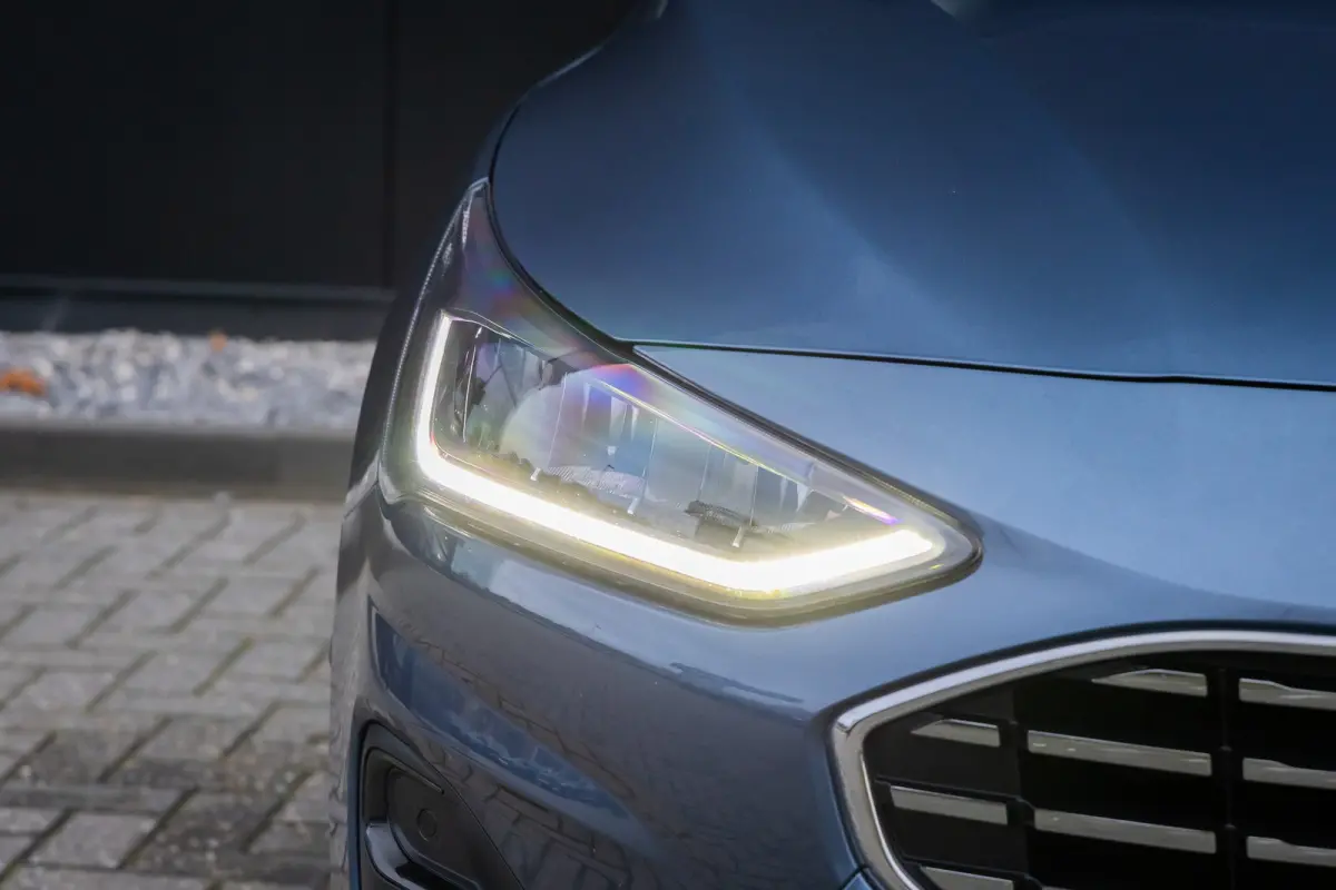 1.0 E.B. 155PK Hybrid Titanium X | AUOMAAT | Camera | Adaptieve cruise | AGR-stoel | Dodehoek detectie | Standkachel | LED | Keyless | DAB | Privacy-glass