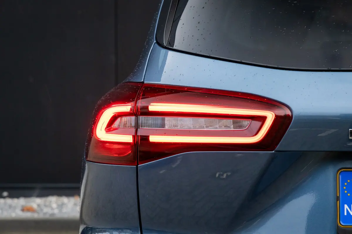 1.0 E.B. 155PK Hybrid Titanium X | AUOMAAT | Camera | Adaptieve cruise | AGR-stoel | Dodehoek detectie | Standkachel | LED | Keyless | DAB | Privacy-glass