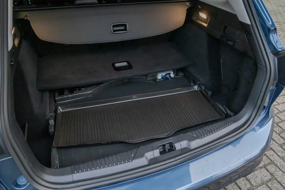 1.0 E.B. 155PK Hybrid Titanium X | AUOMAAT | Camera | Adaptieve cruise | AGR-stoel | Dodehoek detectie | Standkachel | LED | Keyless | DAB | Privacy-glass