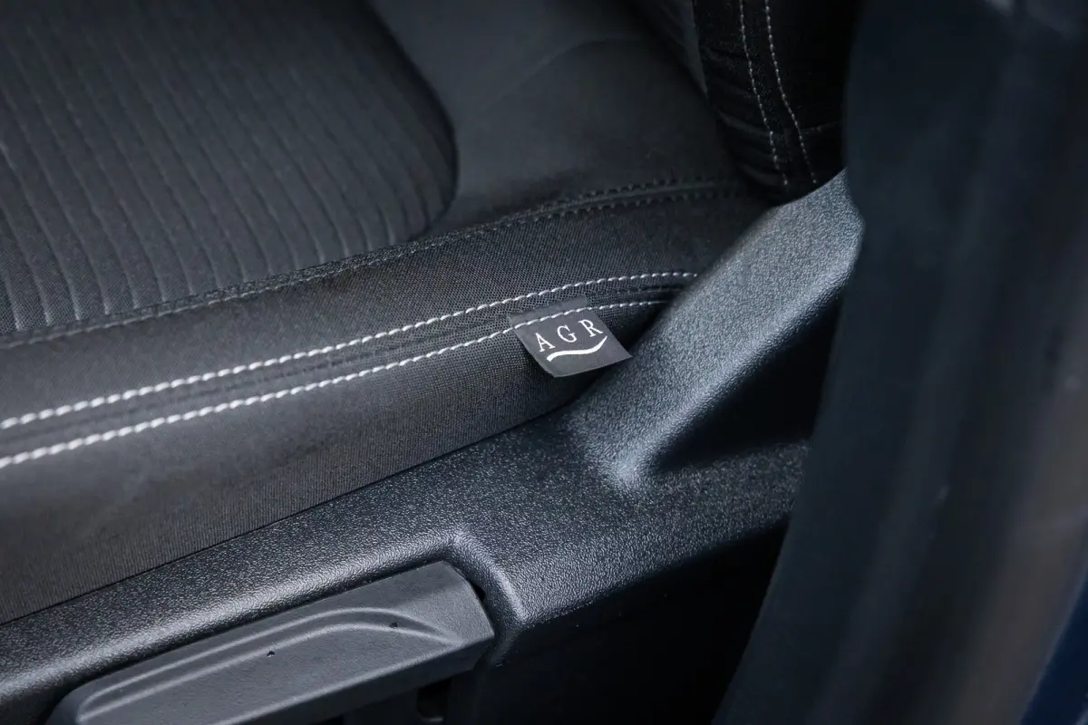 1.0 E.B. 155PK Hybrid Titanium X | AUOMAAT | Camera | Adaptieve cruise | AGR-stoel | Dodehoek detectie | Standkachel | LED | Keyless | DAB | Privacy-glass
