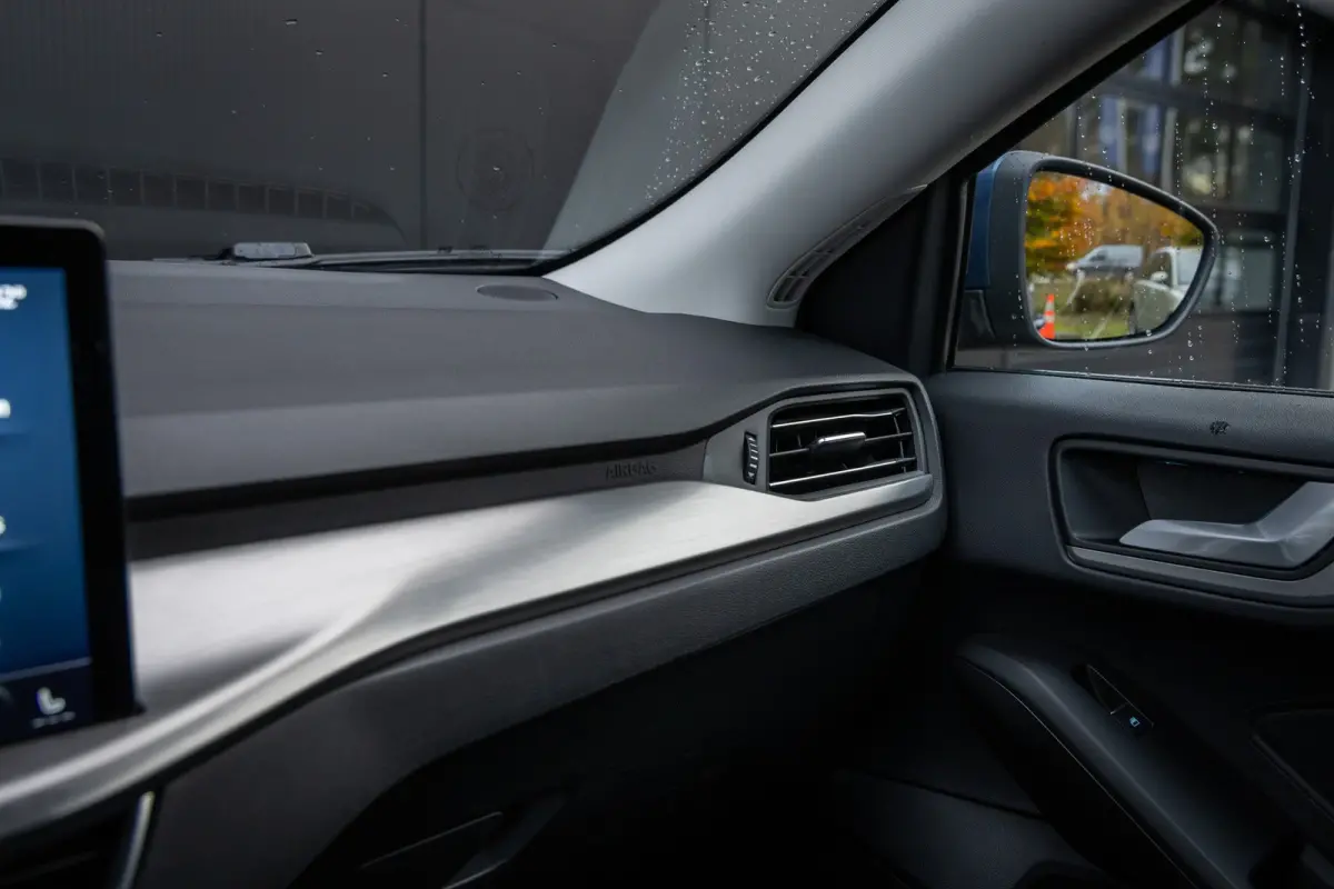 1.0 E.B. 155PK Hybrid Titanium X | AUOMAAT | Camera | Adaptieve cruise | AGR-stoel | Dodehoek detectie | Standkachel | LED | Keyless | DAB | Privacy-glass