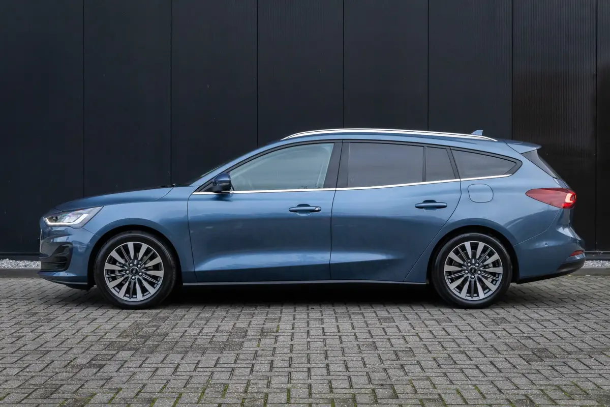 1.0 E.B. 155PK Hybrid Titanium X | AUOMAAT | Camera | Adaptieve cruise | AGR-stoel | Dodehoek detectie | Standkachel | LED | Keyless | DAB | Privacy-glass